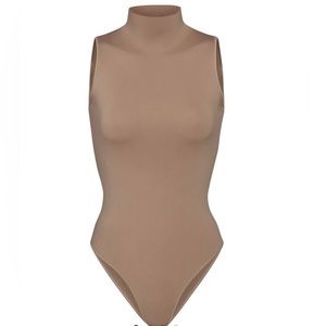 SKIMS - ESSENTIAL MOCK NECK SLEEVELESS BODYSUIT, NWOT, Size S/M